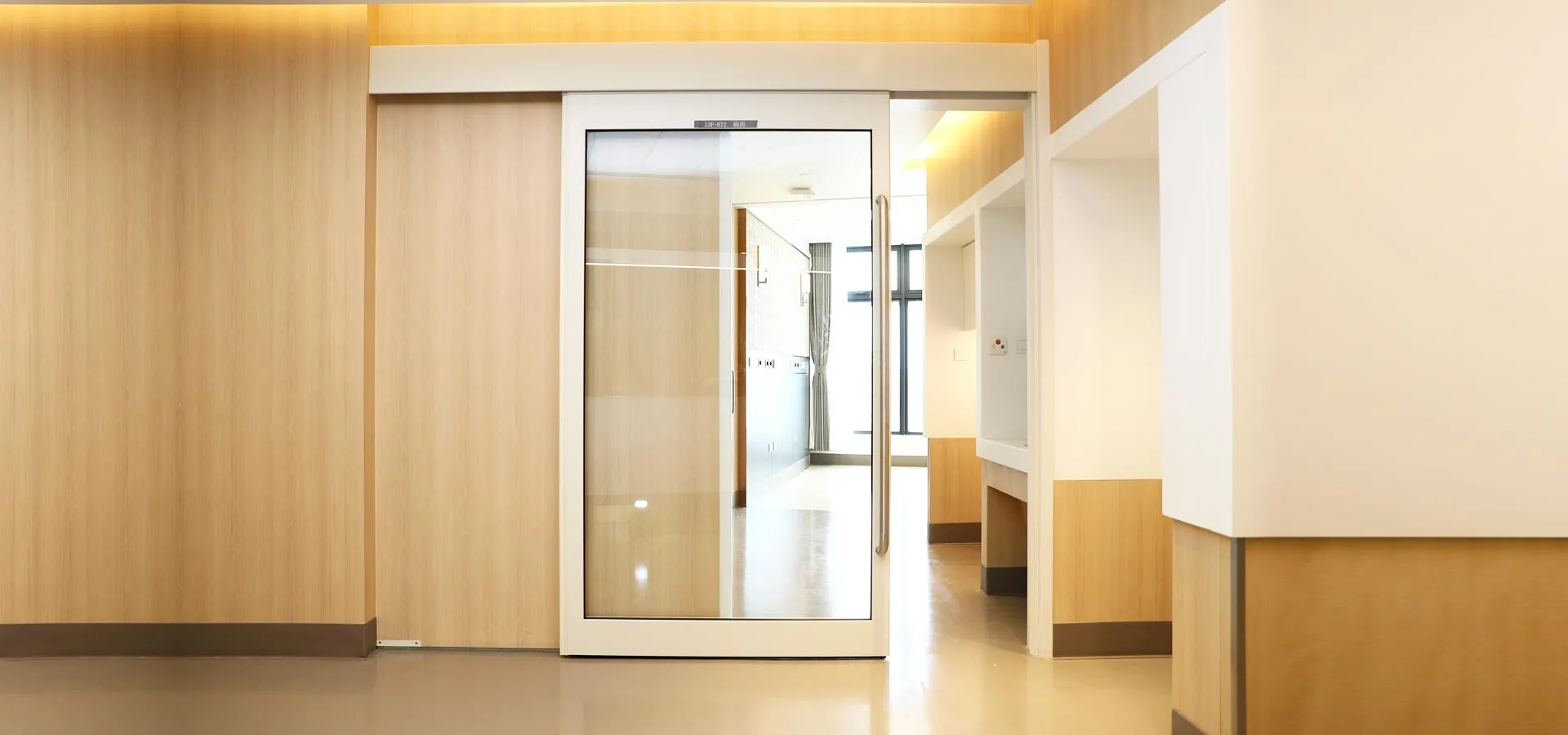Ser un líder na industria de portas médicas